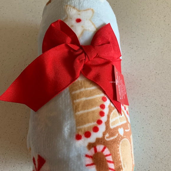 Gingerbread Blanket Holiday Time Red and White Festive - Picture 10 of 11